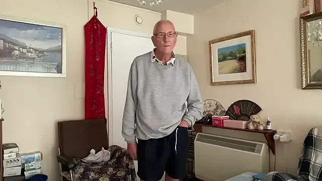 Cumonmme – webcam model profile photo Image 17