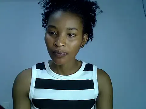 Dolce – webcam model profile photo Image 17