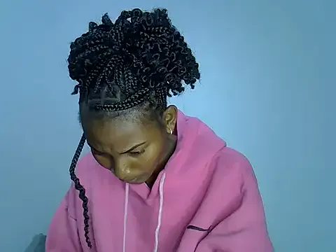 Dolce – webcam model profile photo Image 2