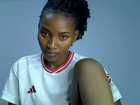 Dolce – webcam model profile photo Image 5