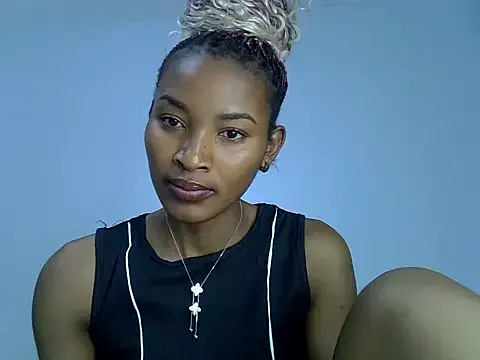 Dolce – webcam model profile photo Image 8