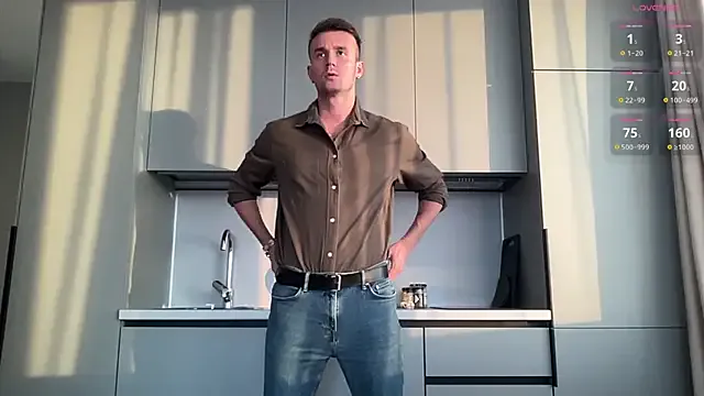 Dolce – webcam model profile photo Image 4