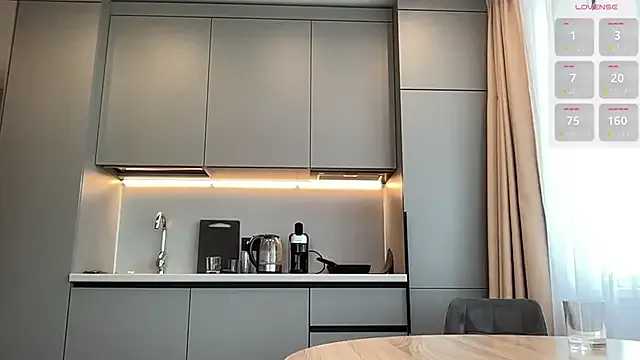 Dolce – webcam model profile photo Image 8