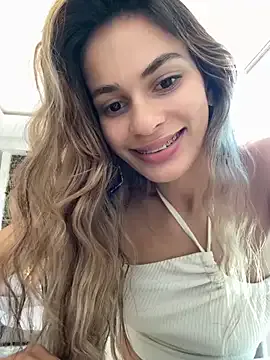 Dolce – webcam model profile photo Image 9