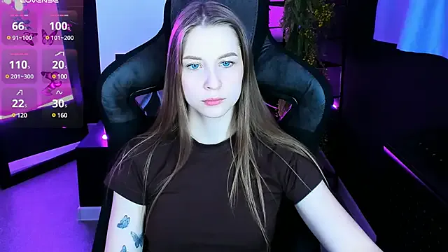 Dolce – webcam model profile photo Image 3