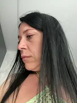 IzaBelle – webcam model profile photo Image 10