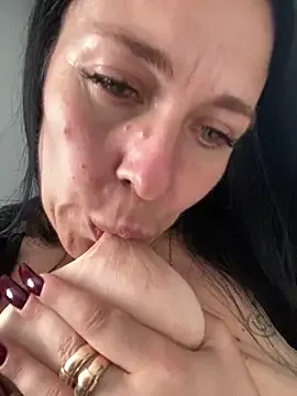 IzaBelle – webcam model profile photo Image 13