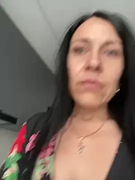 IzaBelle – webcam model profile photo Image 14