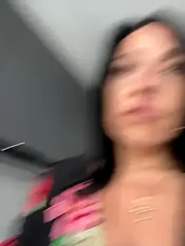 IzaBelle – webcam model profile photo Image 18