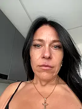 IzaBelle – webcam model profile photo Image 19