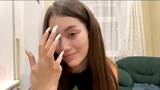 Dolce – webcam model profile photo Image 3