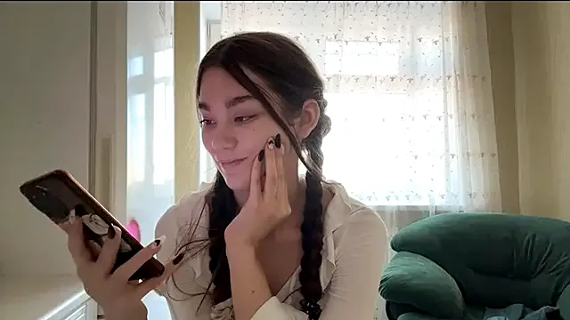 Dolce – webcam model profile photo Image 5