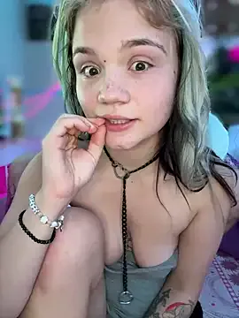 LaraCharm – webcam model profile photo Image 14