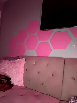 LaraCharm – webcam model profile photo Image 3