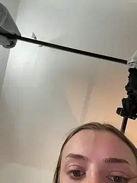 Gia – webcam model profile photo Image 2