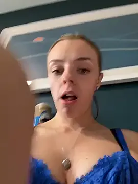 Gia – webcam model profile photo Image 4