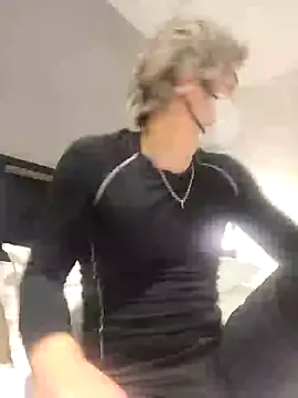 MiraKova – webcam model profile photo Image 8