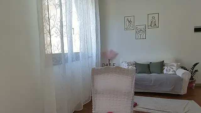 LilaSolace – webcam model profile photo Image 5