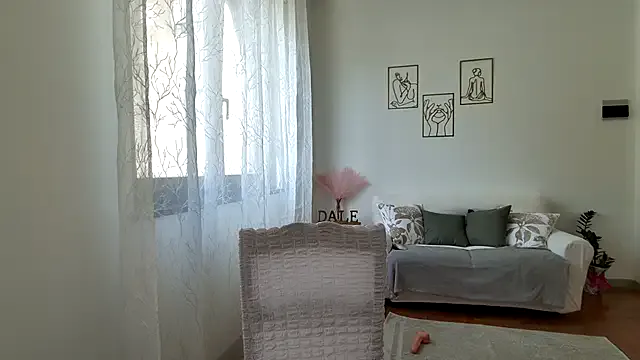 LilaSolace – webcam model profile photo Image 8