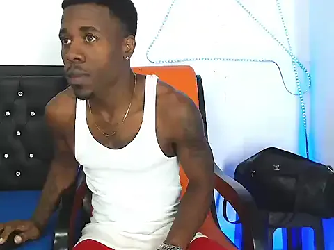 Dolce – webcam model profile photo Image 3