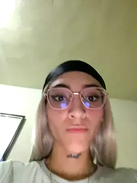 Seira__nn – webcam model profile photo Image 2