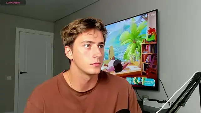 AdeleWood – webcam model profile photo Image 12