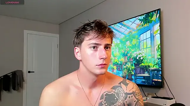 AdeleWood – webcam model profile photo Image 15