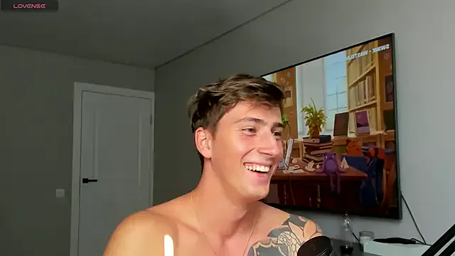 AdeleWood – webcam model profile photo Image 7