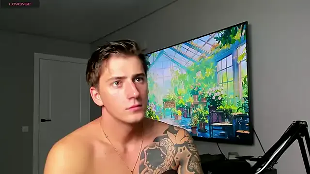 AdeleWood – webcam model profile photo Image 8