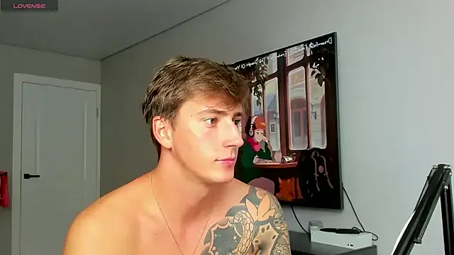 AdeleWood – webcam model profile photo Image 9