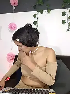 HaleyLyon – webcam model profile photo Image 13