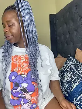 HillaryDiez – webcam model profile photo Image 12