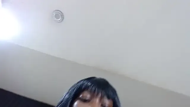 EmiBrow – webcam model profile photo Image 9