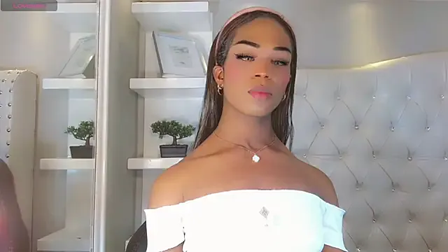 MollyBoston – webcam model profile photo Image 2