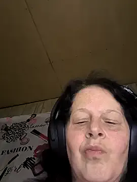 Dolce – webcam model profile photo Image 2