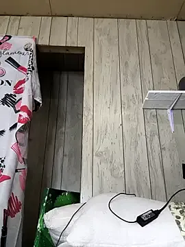 Dolce – webcam model profile photo Image 4