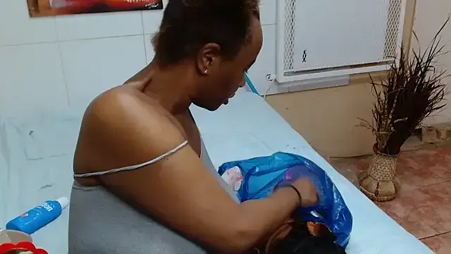 ellla_LA – webcam model profile photo Image 5