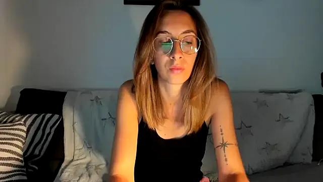 CarmelaAnthony – webcam model profile photo Image 11