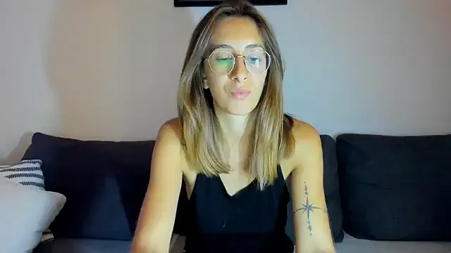 CarmelaAnthony – webcam model profile photo Image 15