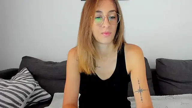 CarmelaAnthony – webcam model profile photo Image 18