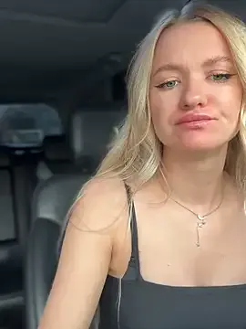 AndreaKalo – webcam model profile photo Image 2