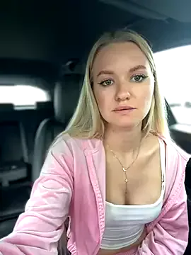 AndreaKalo – webcam model profile photo Image 3