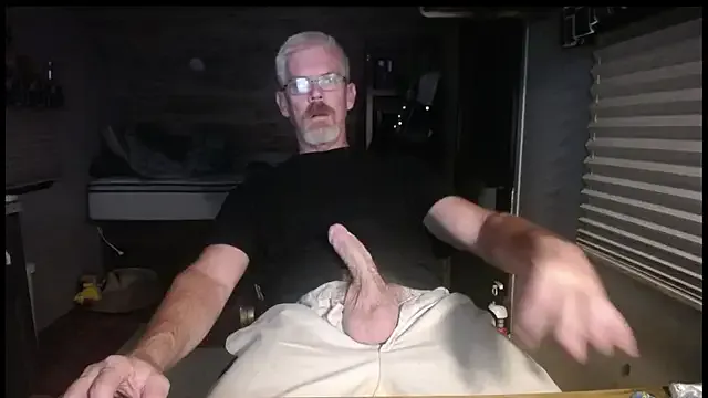 Carine – webcam model profile photo Image 3