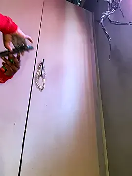 MilaDelays – webcam model profile photo Image 13