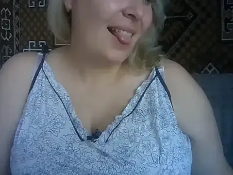 DollyTall – webcam model profile photo Image 11