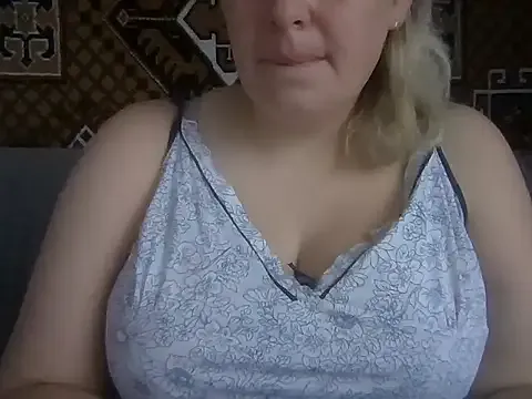 DollyTall – webcam model profile photo Image 12