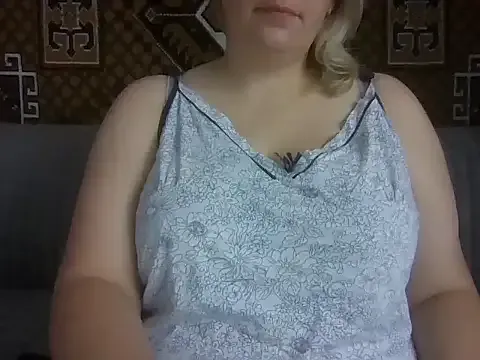 DollyTall – webcam model profile photo Image 13