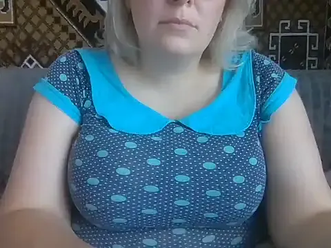 DollyTall – webcam model profile photo Image 5