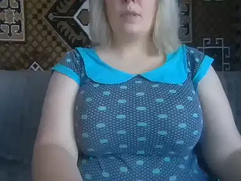 DollyTall – webcam model profile photo Image 6