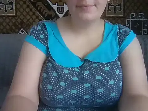 DollyTall – webcam model profile photo Image 7